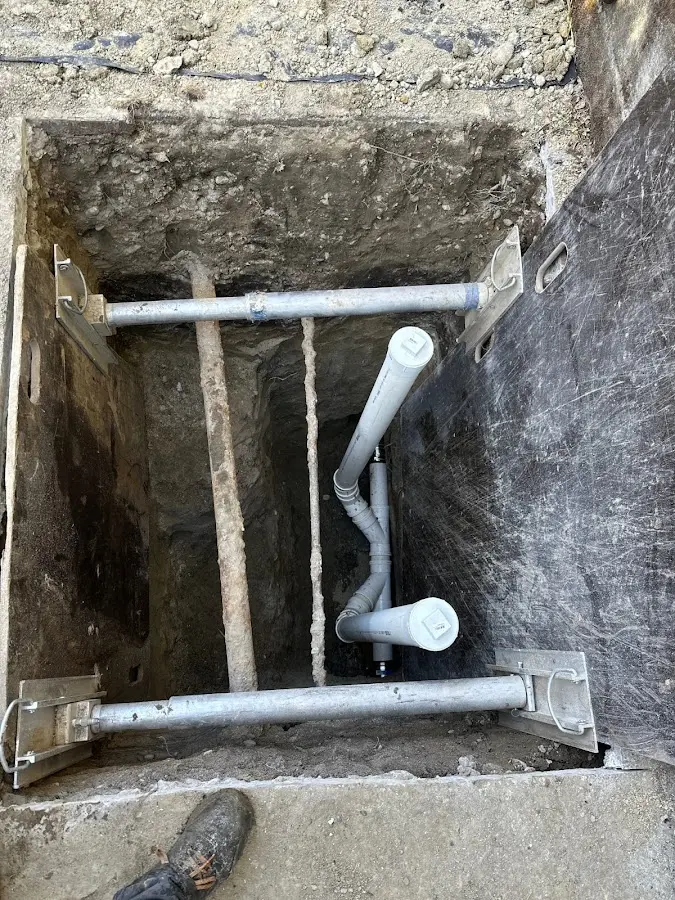 Experienced plumber completing Drain Cleaning work in Norco